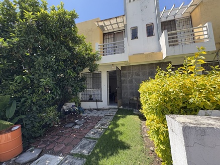 Casa en condominio con alberca – Emiliano Zapata